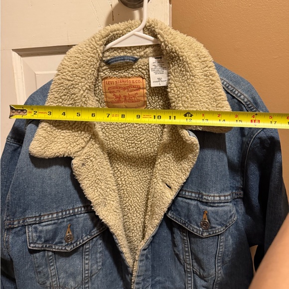 Levi's Cream Sherpa Lined Trucker Jacket - Picture 13 of 16